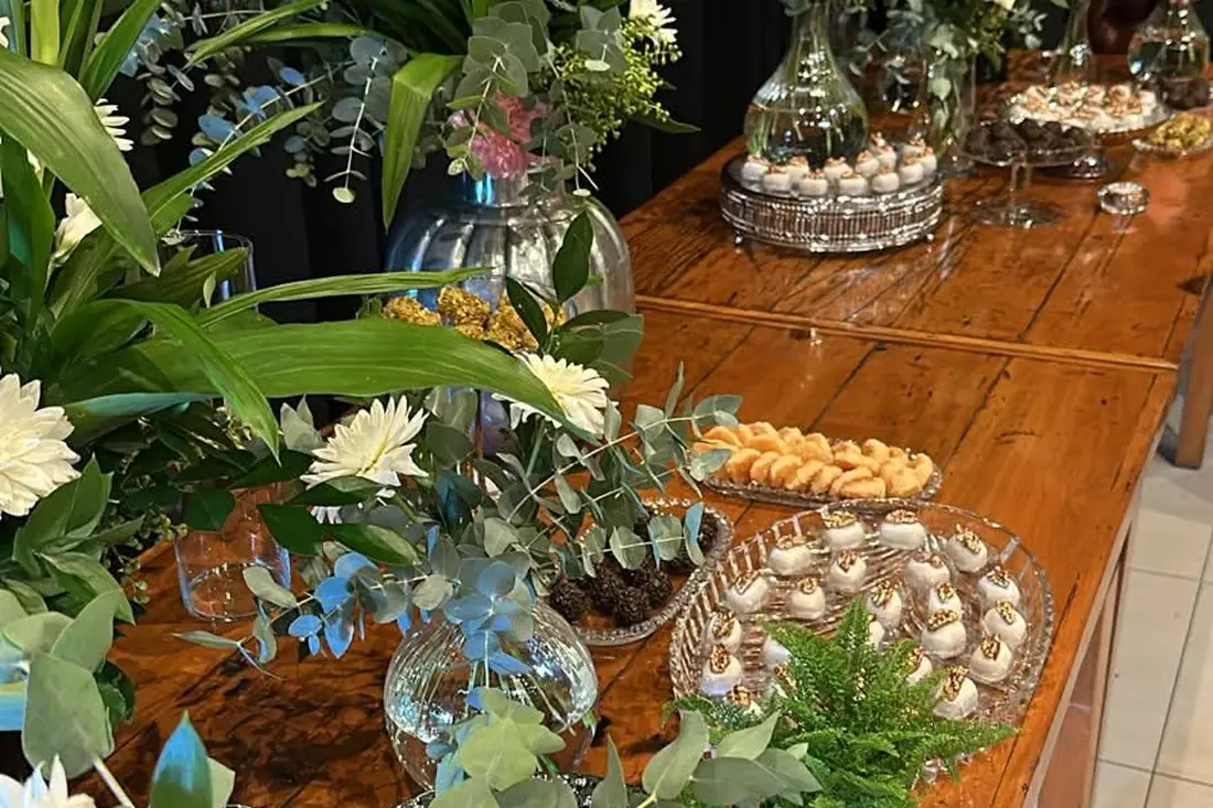 Mesa de doces da confraternização de fim de ano na Villa BBM